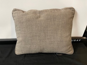 lot 261 image: Single Accent Pillow