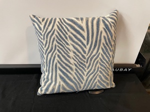 lot 274 image: Single Accent Pillow