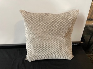 lot 291 image: Single Accent Pillow