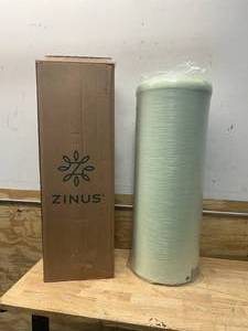lot 44 image: Zinus Queen 4 size mattress foam topper (03252428.81)