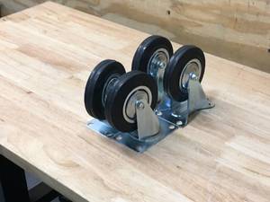 lot 129 image: Lot of 4 - Wheel casters