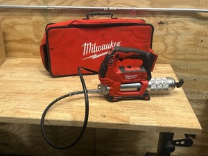 lot 13 image: MILWAUKEE M18 18V Lithium-Ion Cordless Grease Gun 2-Speed (Tool-Only)