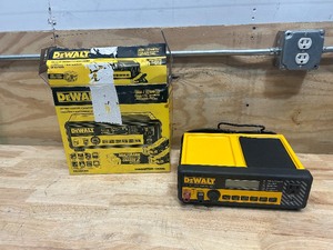 lot 121 image: DEWALT DXAEC80 Battery Charger