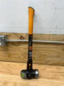lot 18 image: FISKARS Pro IsoCore 8 lb Sledge Hammer (24)