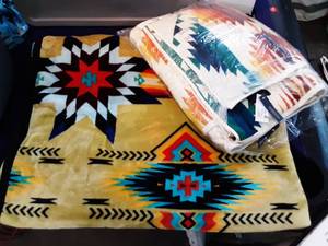 New with Tags Native American Design Pendleton XL Towel