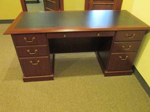 Beautiful 7-drawer dark Wood office desk (approximately 5ft wide)