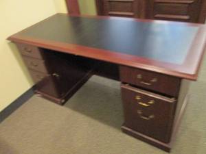Beautiful 6-drawer dark Wood office desk (approximately 5ft wide)