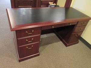 Beautiful 7-drawer dark Wood office desk (approximately 5ft wide)