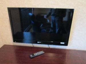 Sanyo 32 flat-screen TV with remote and wall mount brackets