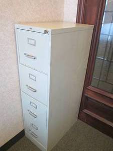 Standard size Hirsh 4-drawer metal file cabinet with key
