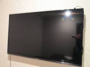 Sanyo 42 flat-screen TV with wall mount