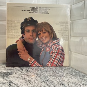 lot 293 image: The Captain & Tennille- Vinyl LP Record Album
