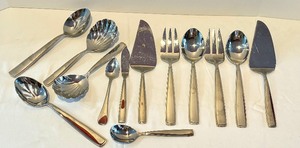 lot 25 image: Set of Waterford Flatware Serving Pieces