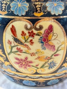 lot 17 image: Decorative Asian Style Planter