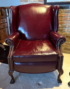 lot 2 image: Pair of Distinctive Leather Reclining Chairs