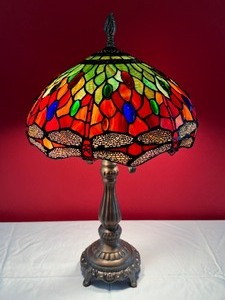 lot 4 image: Beautiful Dragonfly Stained Glass Table Lamp