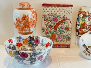 lot 53 image: Variety of Asian Inspired Decorative Items