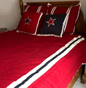 lot 70 image: Tommy Hilfiger Americana Queen Bedding and Four Pillows