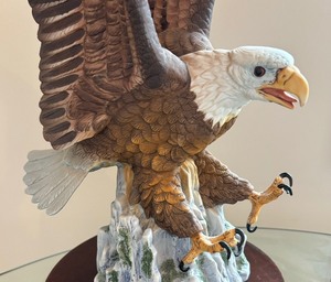 lot 82 image: Royal Carlton Eagle Sculpture by Johnathan Byron