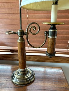 lot 84 image: Adjustable Vintage Lamp