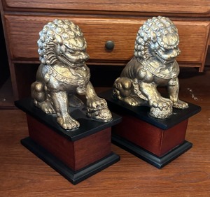 lot 87 image: Pair of Fabulous Foo Dog Bookends