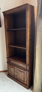 lot 109 image: Beautiful Vintage Bookcase with Storage