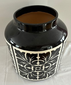lot 111 image: Black and White Vase by Asia