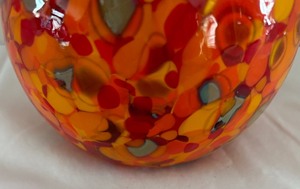 lot 118 image: Bright and Colorful Art Glass Vase