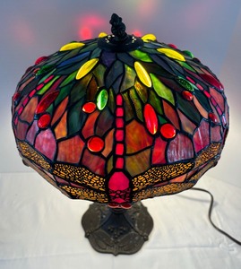 lot 122 image: Dragonfly Motif Stained Glass Table Lamp