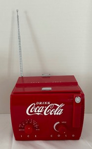 lot 133 image: Coca Cola Radio, Mugs and Glasses