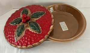 lot 134 image: Cute Covered Pie Plate from Portugal