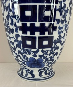lot 143 image: Amazing Asian Vase