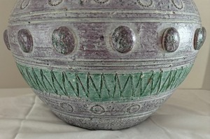 lot 154 image: Tempting Vase from Thailand