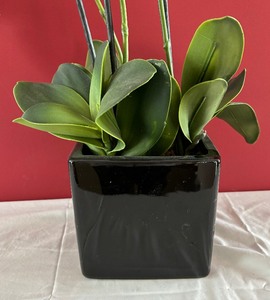 lot 155 image: Fabulous Faux Floral Arrangement