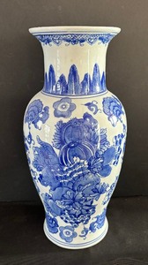 lot 175 image: Trio of Blue and White Asian Vases