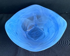 lot 185 image: Handmade Art Glass Bowl