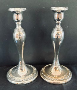 lot 194 image: Variety of Silver Plated Candle Holders