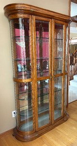 lot 8 image: Elegant Display Cabinet with Glass Shelves and Mirrored Back