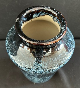 lot 203 image: Lovely Vase by Lemax