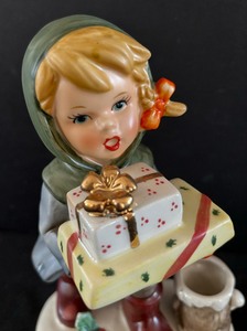 lot 207 image: Two Vintage Napco Figurines