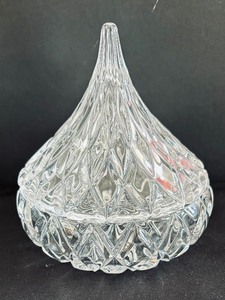 lot 209 image: Variety of Vintage Crystal and Clear Decorative Items
