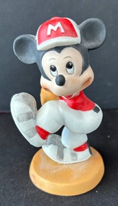 lot 216 image: Fun Disney Figurines