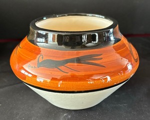 lot 218 image: Pretty Planter, Vase and Basket