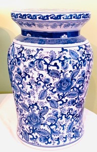 lot 267 image: Pair of Chinese Porcelain & Ceramic Garden Stool  Side Tables