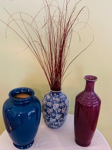 lot 277 image: Three Pretty Vases in Blues and Deep Red