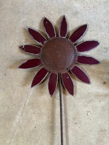 lot 226 image: Cute Decorative Yard Stakes