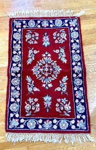 lot 236 image: Beautiful Throw Rug