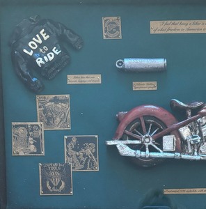 lot 407 image: Motorcycle Motif Shadow Box Decor