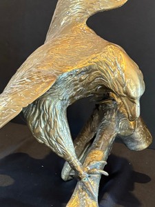lot 411 image: Vintage Brass Soaring Eagle Sculpture