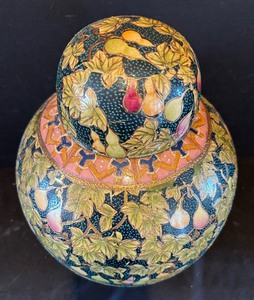 lot 419 image: Satsuma Moriage Ginger Jar